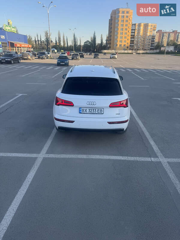Внедорожник / Кроссовер Audi Q5 2019 в Каменец-Подольском