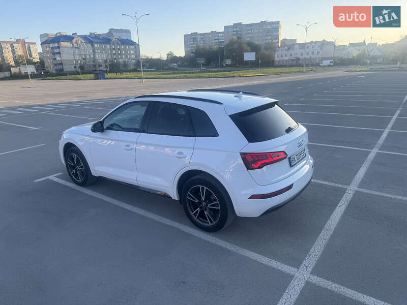 Внедорожник / Кроссовер Audi Q5 2019 в Каменец-Подольском