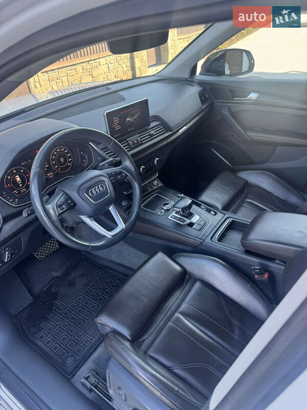 Внедорожник / Кроссовер Audi Q5 2019 в Каменец-Подольском