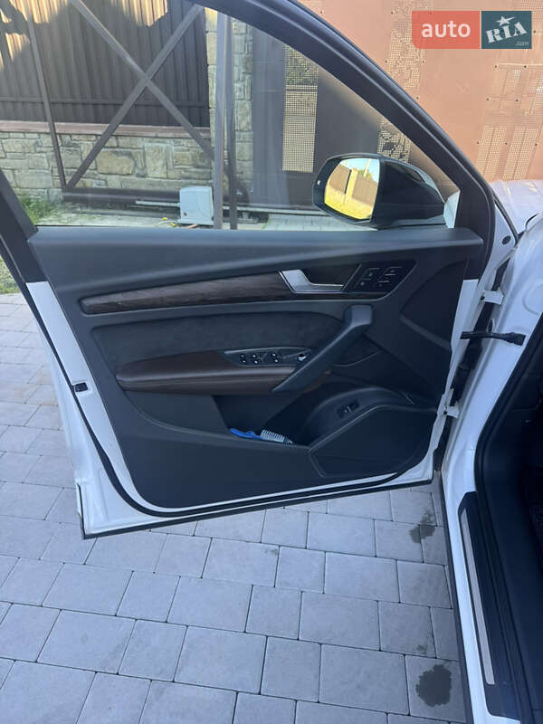 Внедорожник / Кроссовер Audi Q5 2019 в Каменец-Подольском