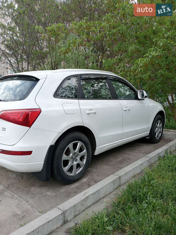 Внедорожник / Кроссовер Audi Q5 2010 в Южноукраинске