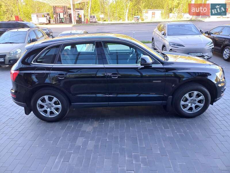 Внедорожник / Кроссовер Audi Q5 2010 в Тернополе