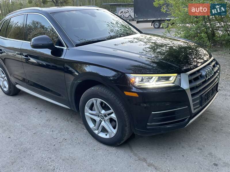 Позашляховик / Кросовер Audi Q5 2018 в Луцьку