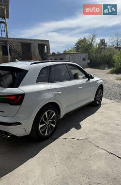 Позашляховик / Кросовер Audi Q5 2022 в 