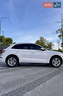 Внедорожник / Кроссовер Audi Q5 2018 в 