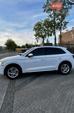 Внедорожник / Кроссовер Audi Q5 2018 в 