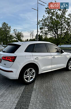 Внедорожник / Кроссовер Audi Q5 2018 в 