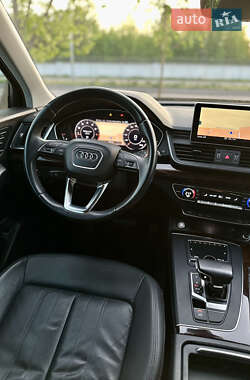 Внедорожник / Кроссовер Audi Q5 2018 в 