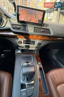 Внедорожник / Кроссовер Audi Q5 2017 в 
