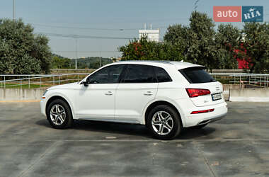Внедорожник / Кроссовер Audi Q5 2018 в 