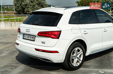 Внедорожник / Кроссовер Audi Q5 2018 в 