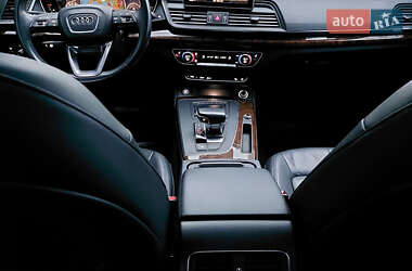 Внедорожник / Кроссовер Audi Q5 2017 в 