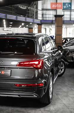 Внедорожник / Кроссовер Audi Q5 2021 в 