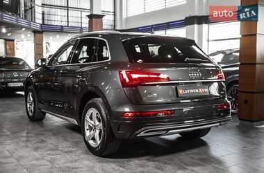 Внедорожник / Кроссовер Audi Q5 2021 в 
