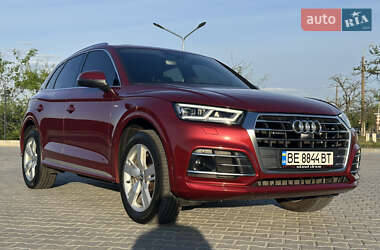 Позашляховик / Кросовер Audi Q5 2018 в 