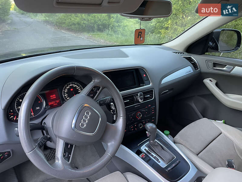 Внедорожник / Кроссовер Audi Q5 2010 в Шишаки