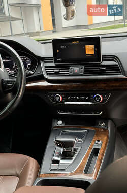 Внедорожник / Кроссовер Audi Q5 2017 в 