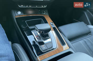 Внедорожник / Кроссовер Audi Q5 2021 в 