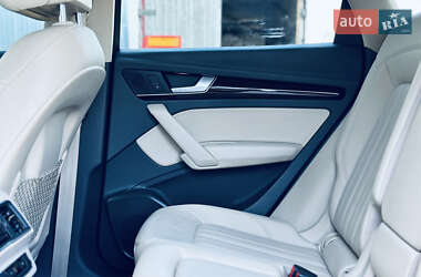 Внедорожник / Кроссовер Audi Q5 2018 в 