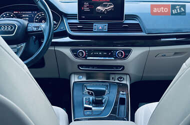 Внедорожник / Кроссовер Audi Q5 2018 в 