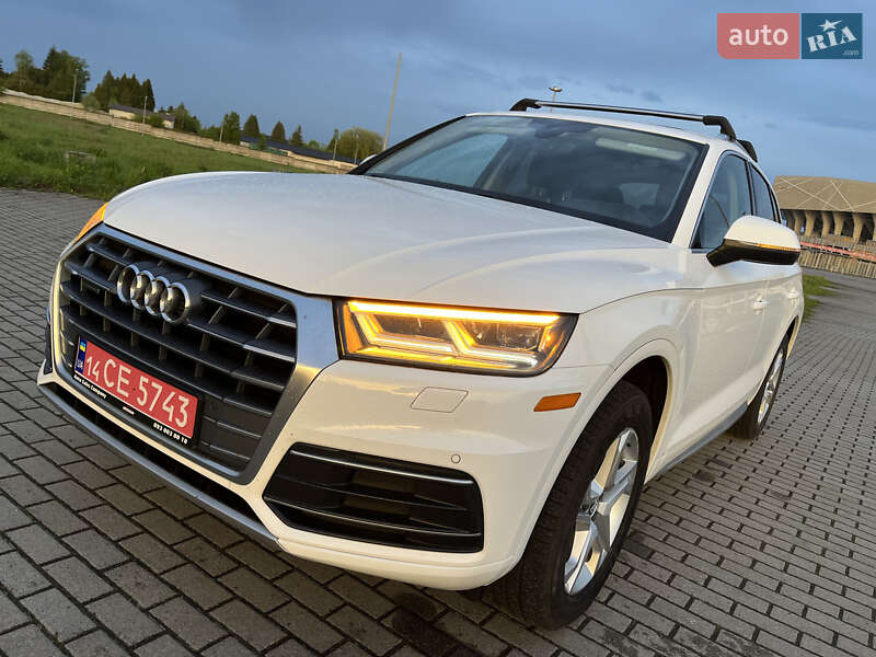 Внедорожник / Кроссовер Audi Q5 2018 в 