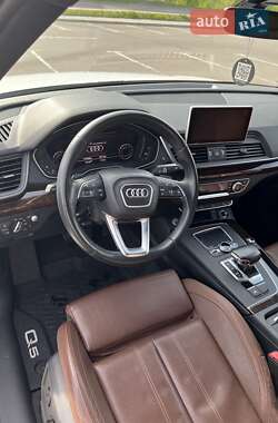 Позашляховик / Кросовер Audi Q5 2019 в 