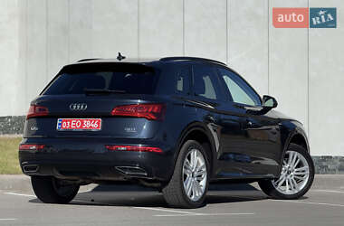 Внедорожник / Кроссовер Audi Q5 2018 в 