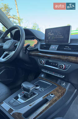 Внедорожник / Кроссовер Audi Q5 2018 в 