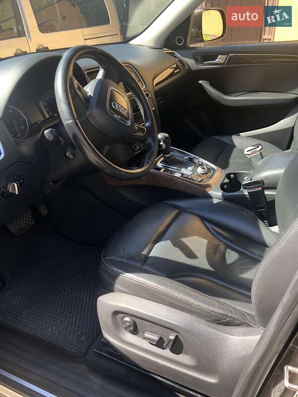 Внедорожник / Кроссовер Audi Q5 2011 в Хусте