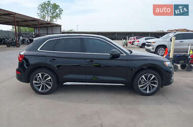Внедорожник / Кроссовер Audi Q5 2021 в 