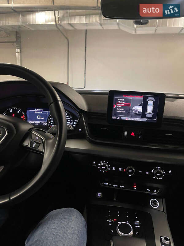 Внедорожник / Кроссовер Audi Q5 2020 в Киеве