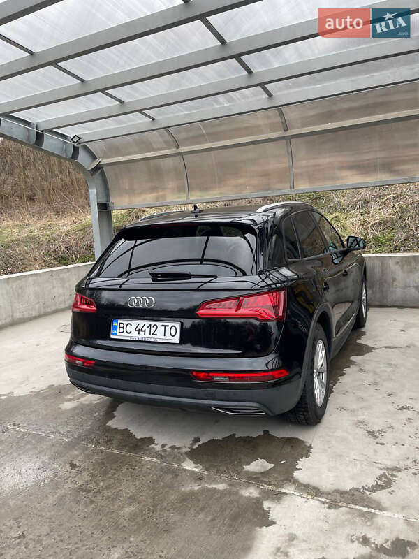 Внедорожник / Кроссовер Audi Q5 2020 в Киеве