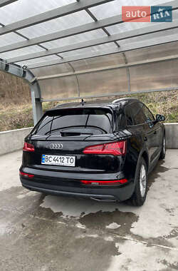 Внедорожник / Кроссовер Audi Q5 2020 в 