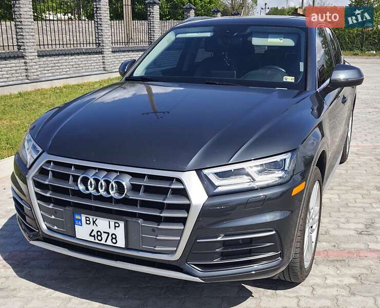 Позашляховик / Кросовер Audi Q5 2018 в 