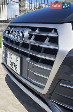 Позашляховик / Кросовер Audi Q5 2018 в 