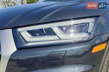 Позашляховик / Кросовер Audi Q5 2018 в 