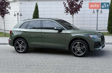 Позашляховик / Кросовер Audi Q5 2021 в 