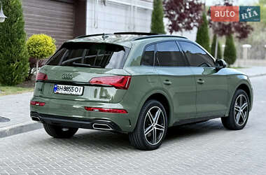 Позашляховик / Кросовер Audi Q5 2021 в 