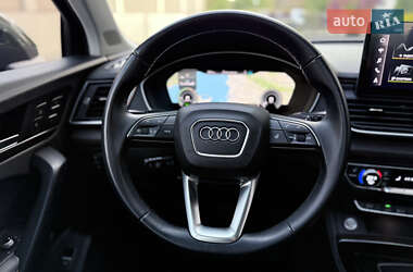 Позашляховик / Кросовер Audi Q5 2021 в 