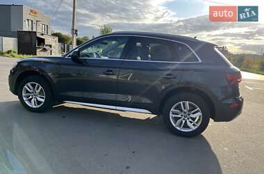 Позашляховик / Кросовер Audi Q5 2017 в 