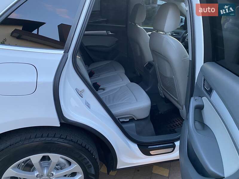 Позашляховик / Кросовер Audi Q5 2015 в Рівному