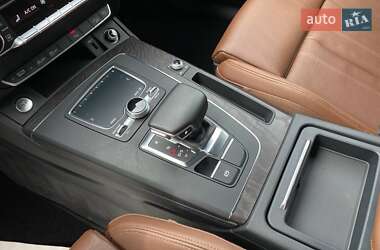 Внедорожник / Кроссовер Audi Q5 2018 в 