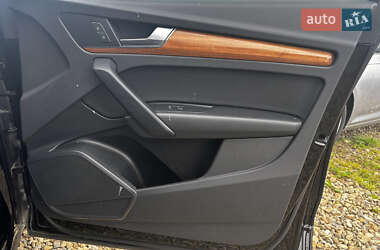 Позашляховик / Кросовер Audi Q5 2020 в 