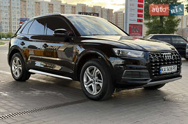 Внедорожник / Кроссовер Audi Q5 2017 в 