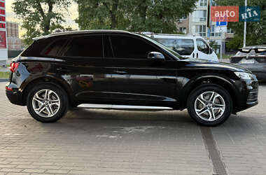 Внедорожник / Кроссовер Audi Q5 2017 в 