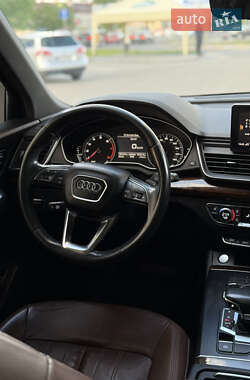 Внедорожник / Кроссовер Audi Q5 2017 в 