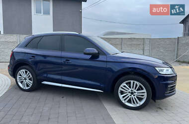 Внедорожник / Кроссовер Audi Q5 2018 в 