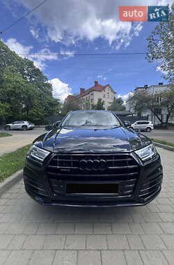 Позашляховик / Кросовер Audi Q5 2017 в Львові