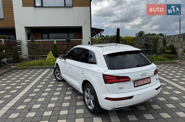 Позашляховик / Кросовер Audi Q5 2018 в 