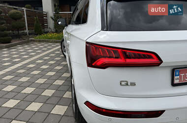 Позашляховик / Кросовер Audi Q5 2018 в 
